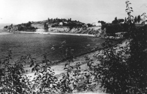 El Almacén al borde de La Ribeira de Miño a mediados del siglo pasado.