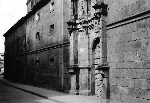 Fachada del convento en 1965. Archivo del autor. Fachada del convento en 1965. Archivo del autor.