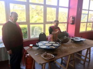 Josefa Paz, preparando filloas